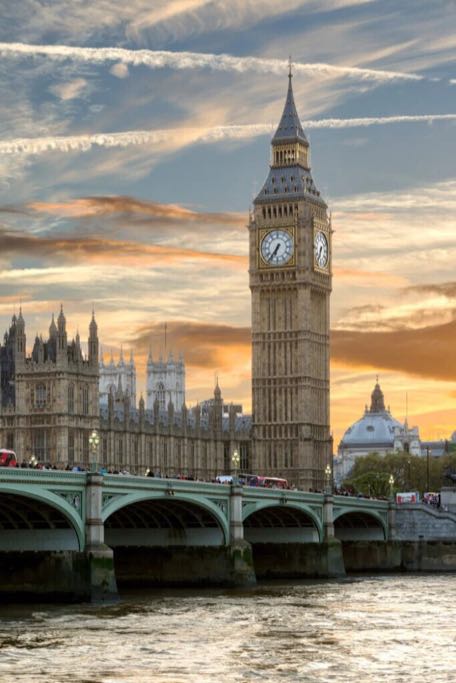 Elizabeth Tower and the Palace of Westminster above Westminster Bridge, photographed from across the Thames at sunset.